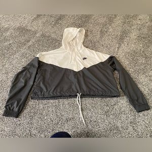 Nike Cropped Windbreaker Jacket